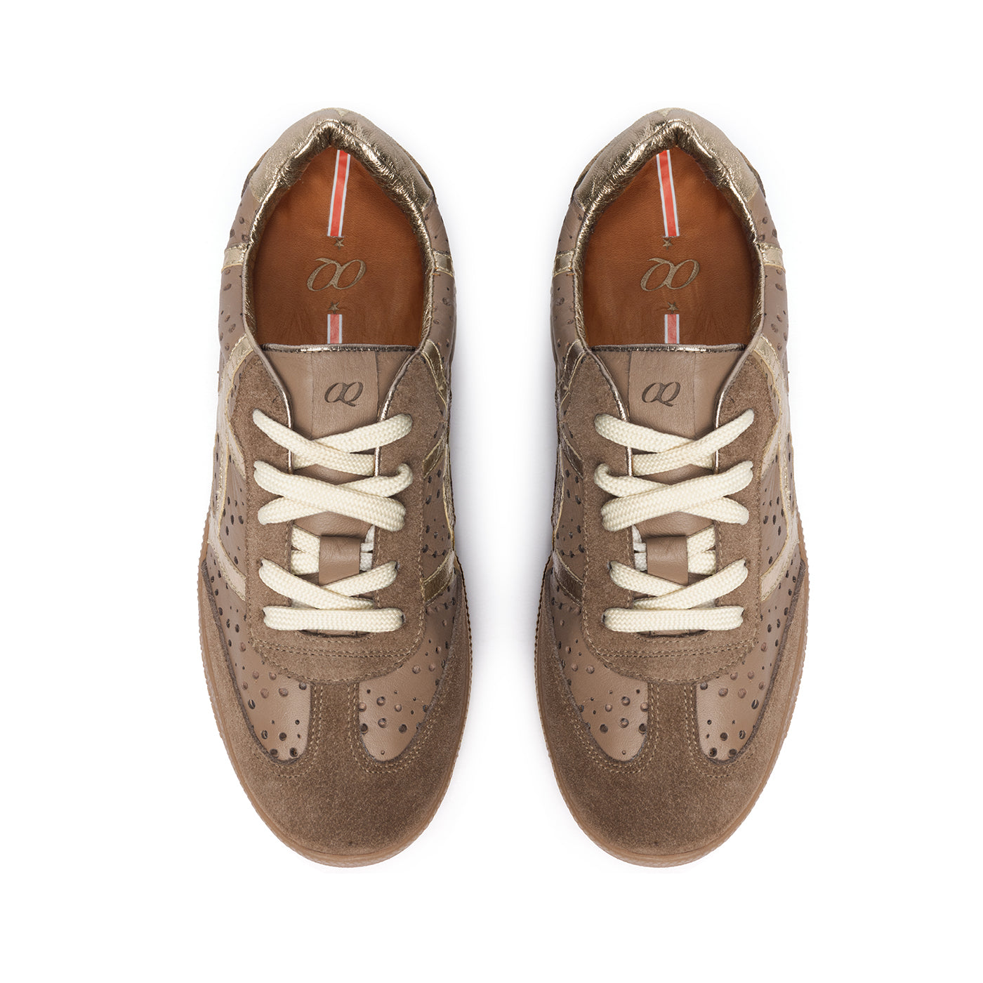 Tenis en Cuero Icon Moca con Oro Luna